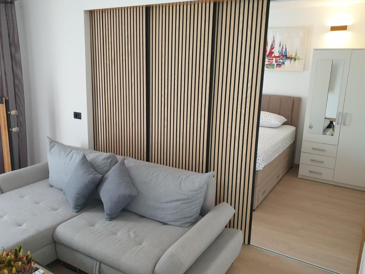 Apartments Gabi Omis Exterior photo