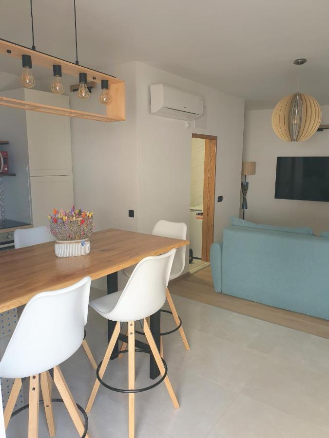 Apartments Gabi Omis Exterior photo