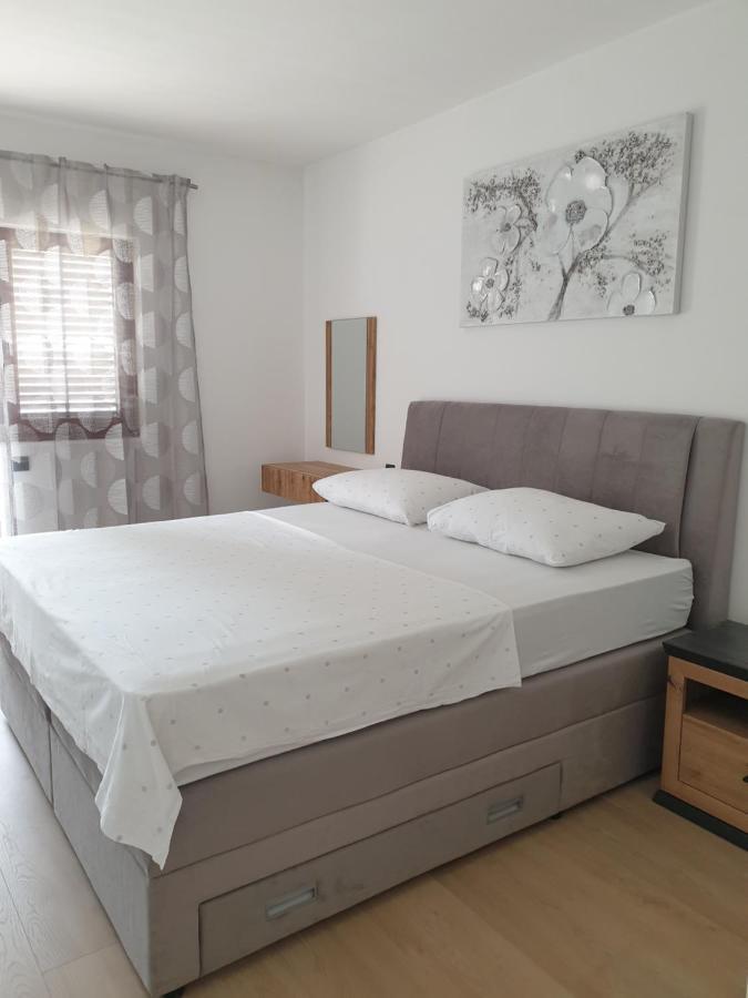 Apartments Gabi Omis Exterior photo
