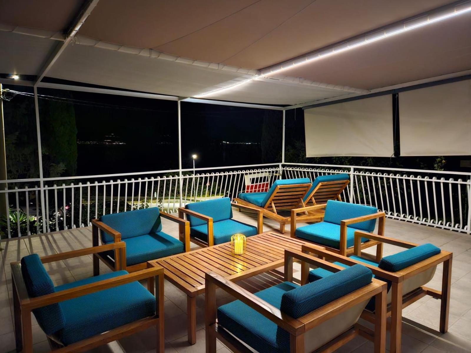 Apartments Gabi Omis Exterior photo